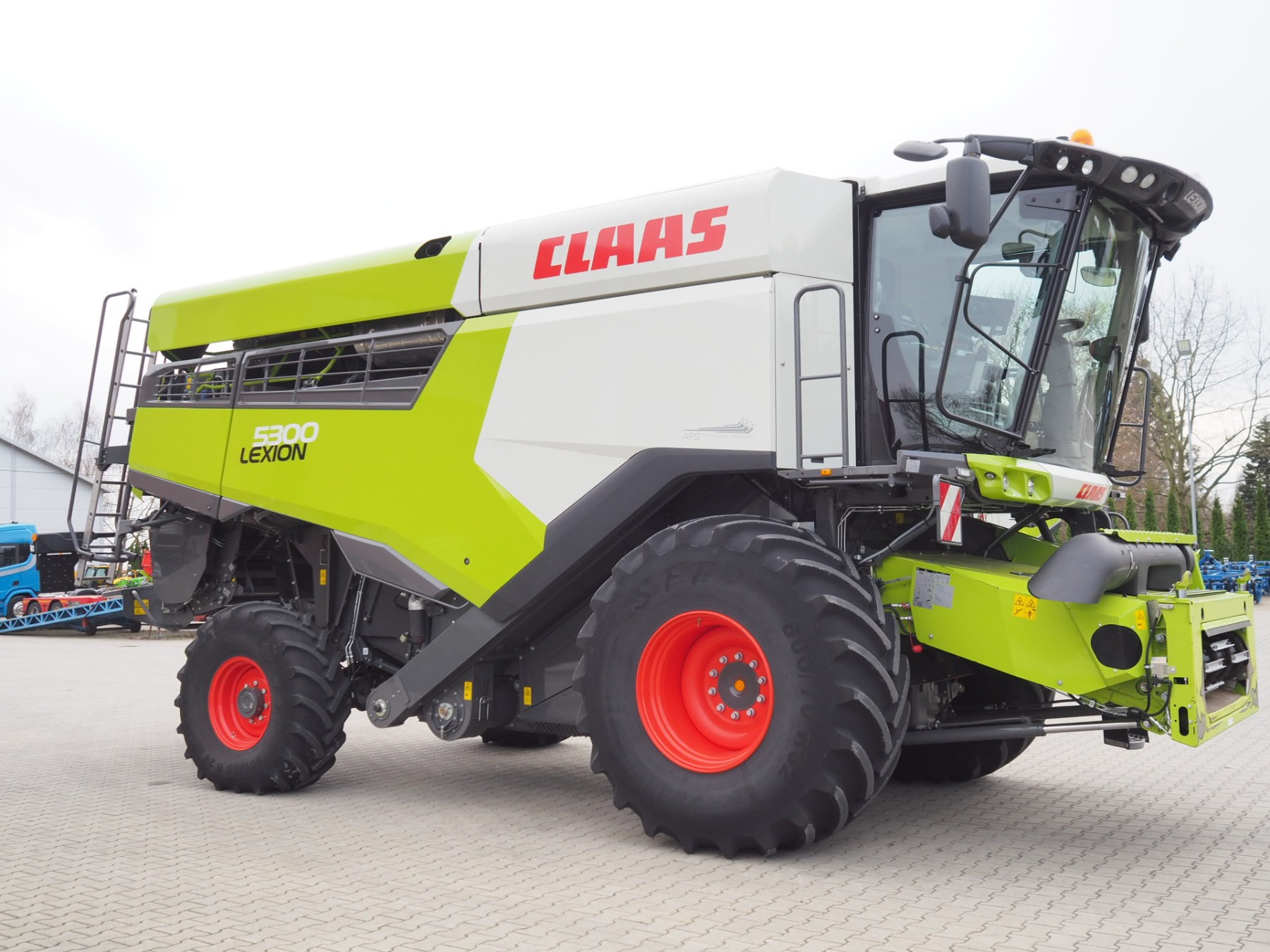 CLAAS Lexion 5300 + V680