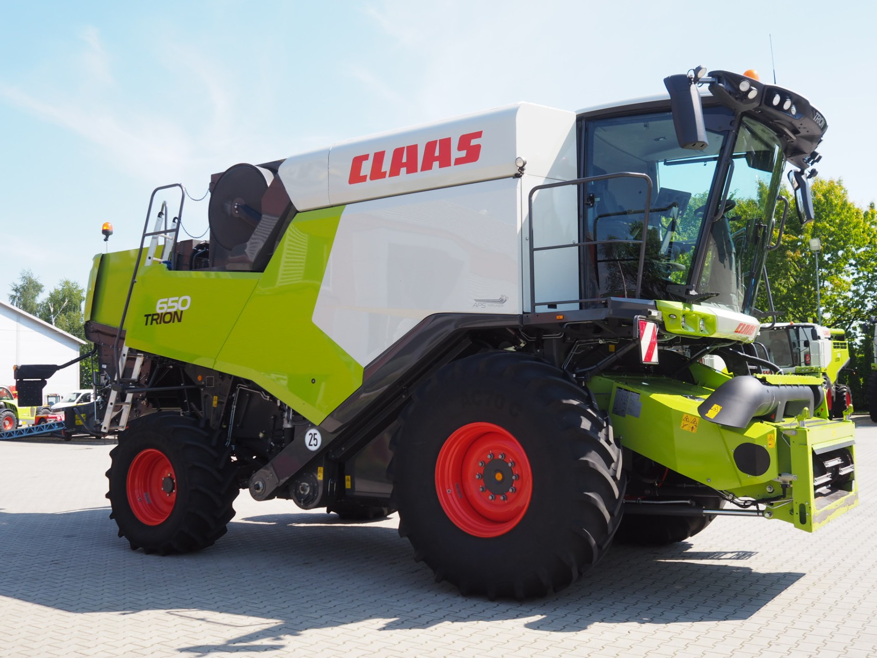 CLAAS Trion 650 + V770