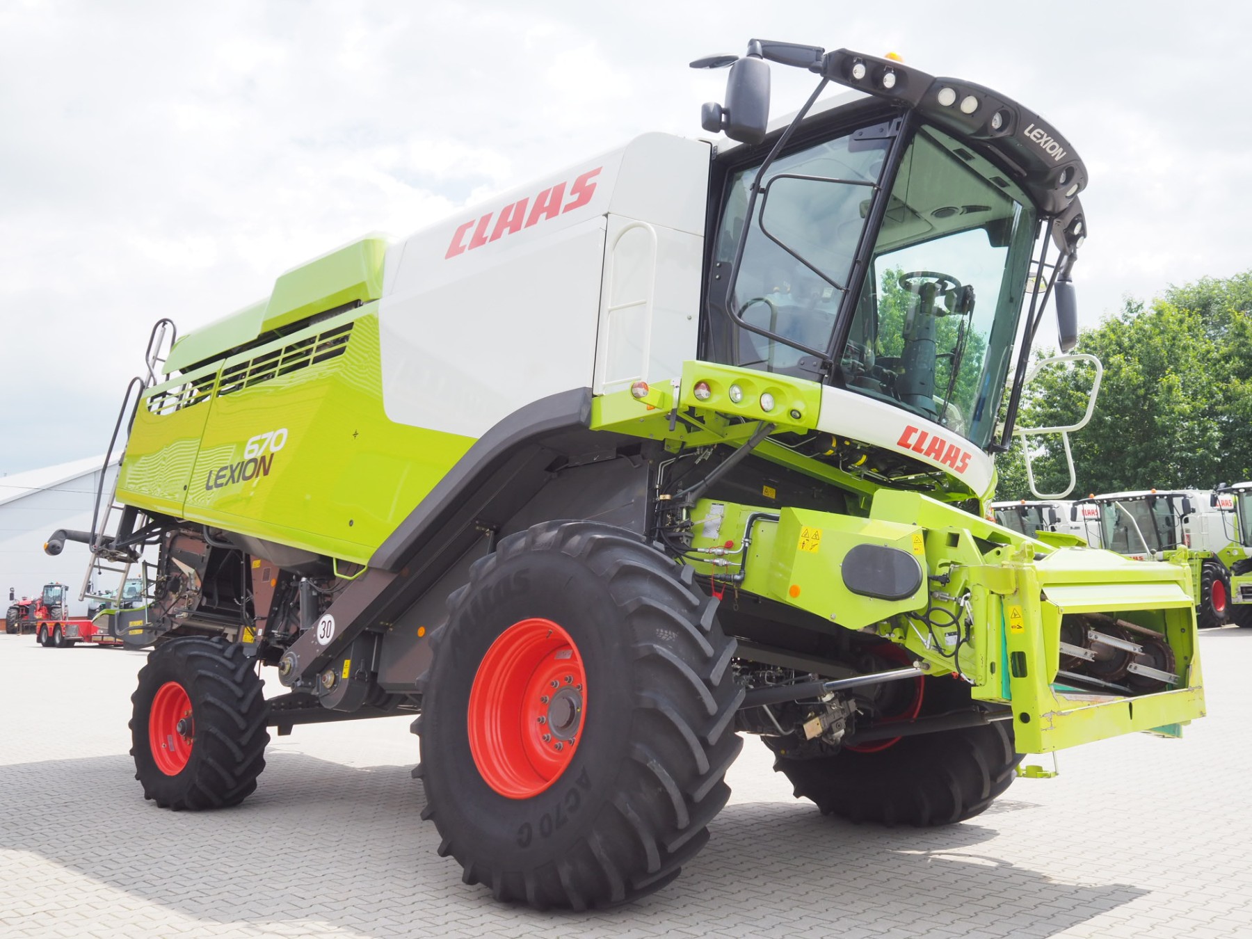 CLAAS Lexion 670 Montana + V770