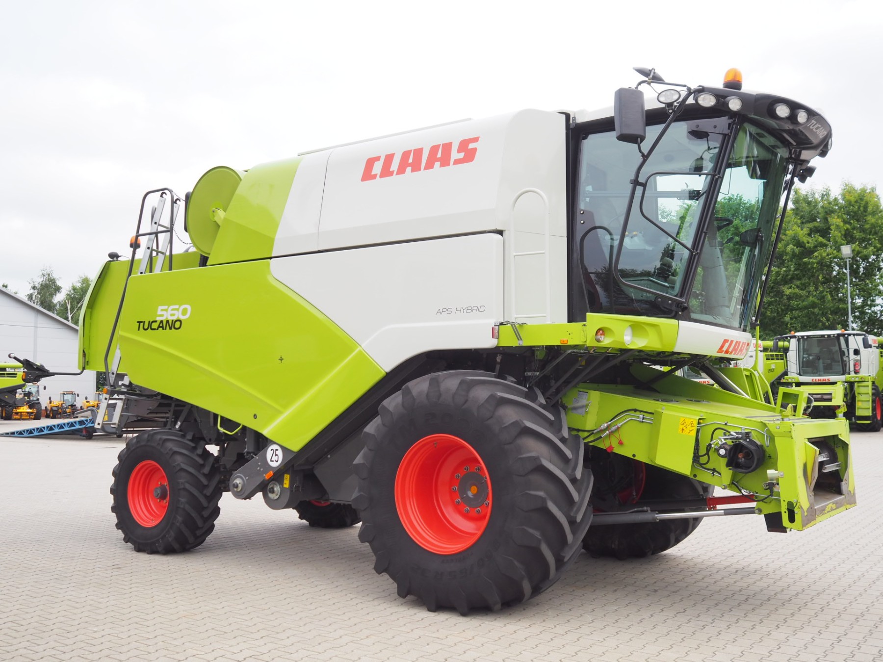 CLAAS Tucano 560 + V620