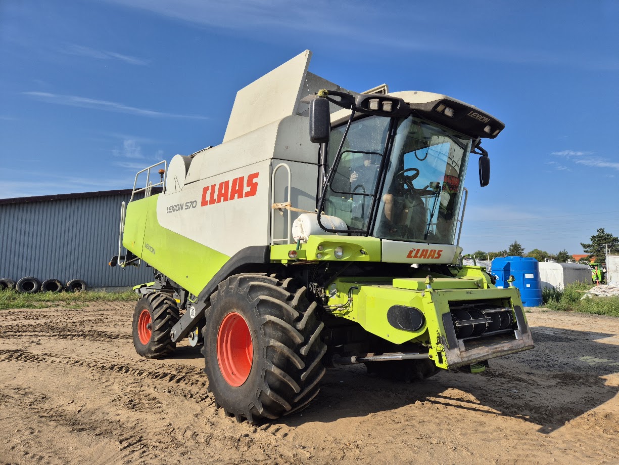 CLAAS Lexion 570 + V750