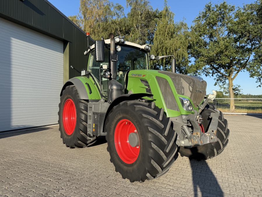FENDT 828 Vario S4 Profi Plus